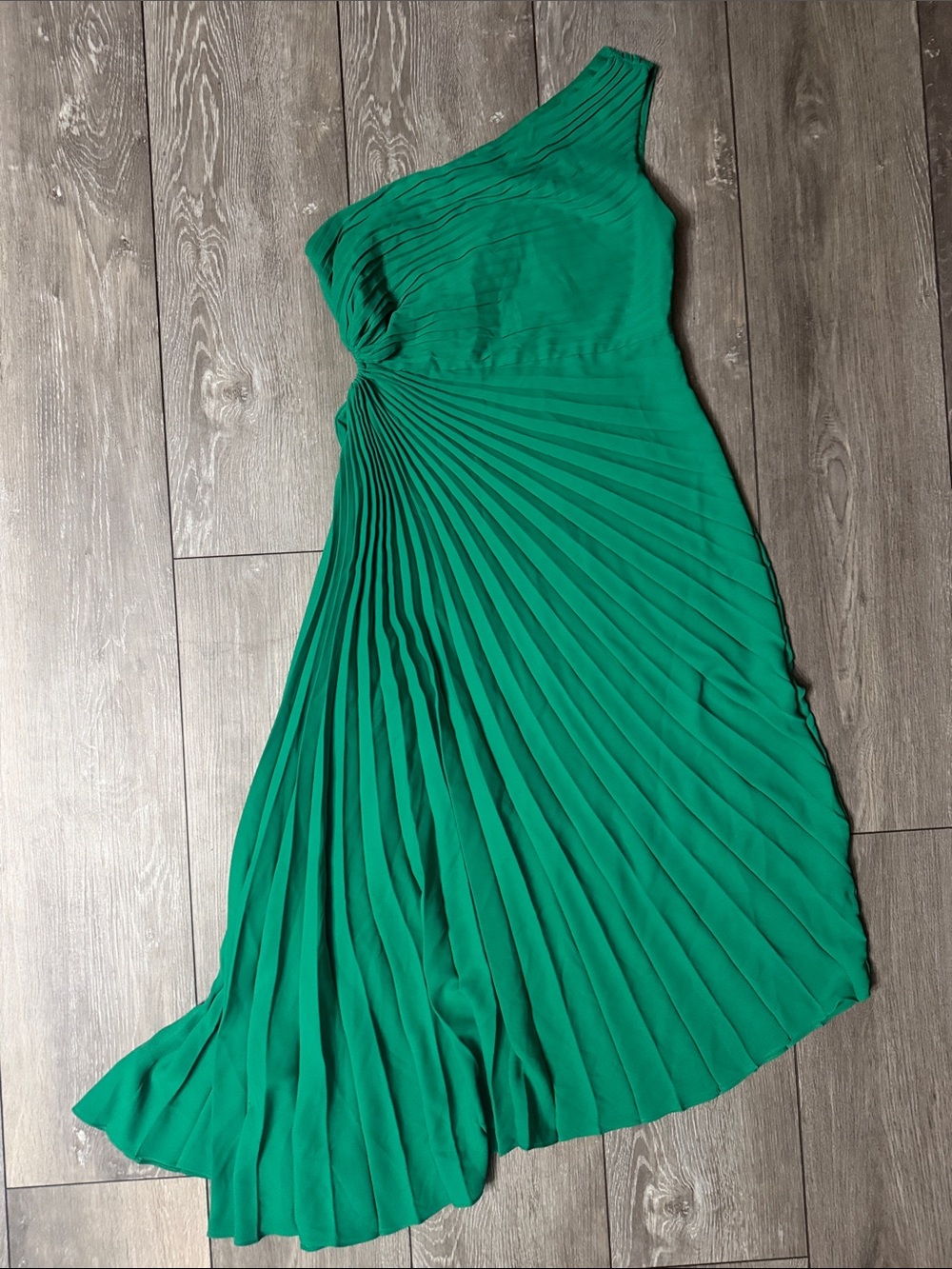 Nicole Miller One-Shoulder Emerald Green Pleated Gown